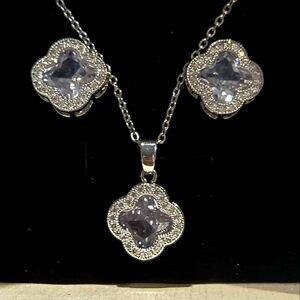 Set Clover Necklace and stud Earrings.Sterling Silver Hupoallergenic. Moissanite